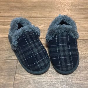 🎄Boys Warm Slippers 7-8  in New Condition